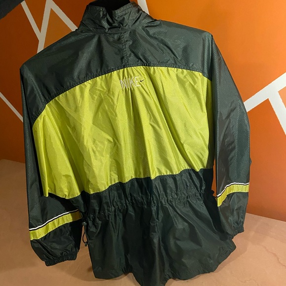 Nike Wind Breaker - Picture 2 of 11